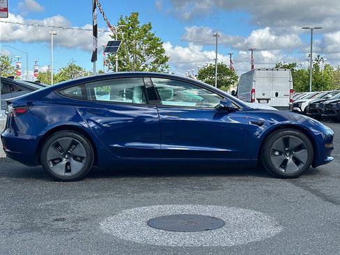 Used 2023 Tesla Model 3 Standard Range image 3