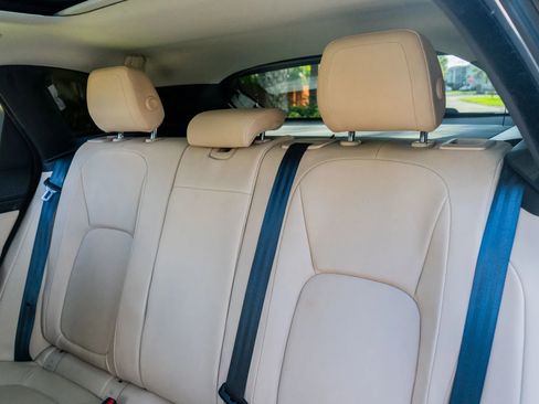 Used 2017 Jaguar F-PACE Premium image 41