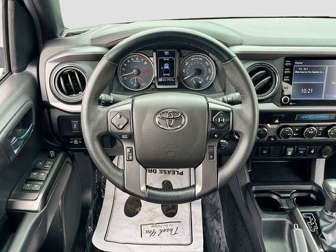 Used 2022 Toyota Tacoma TRD Off-Road image 19