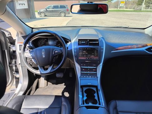 Used 2016 Lincoln MKZ FWD image 7