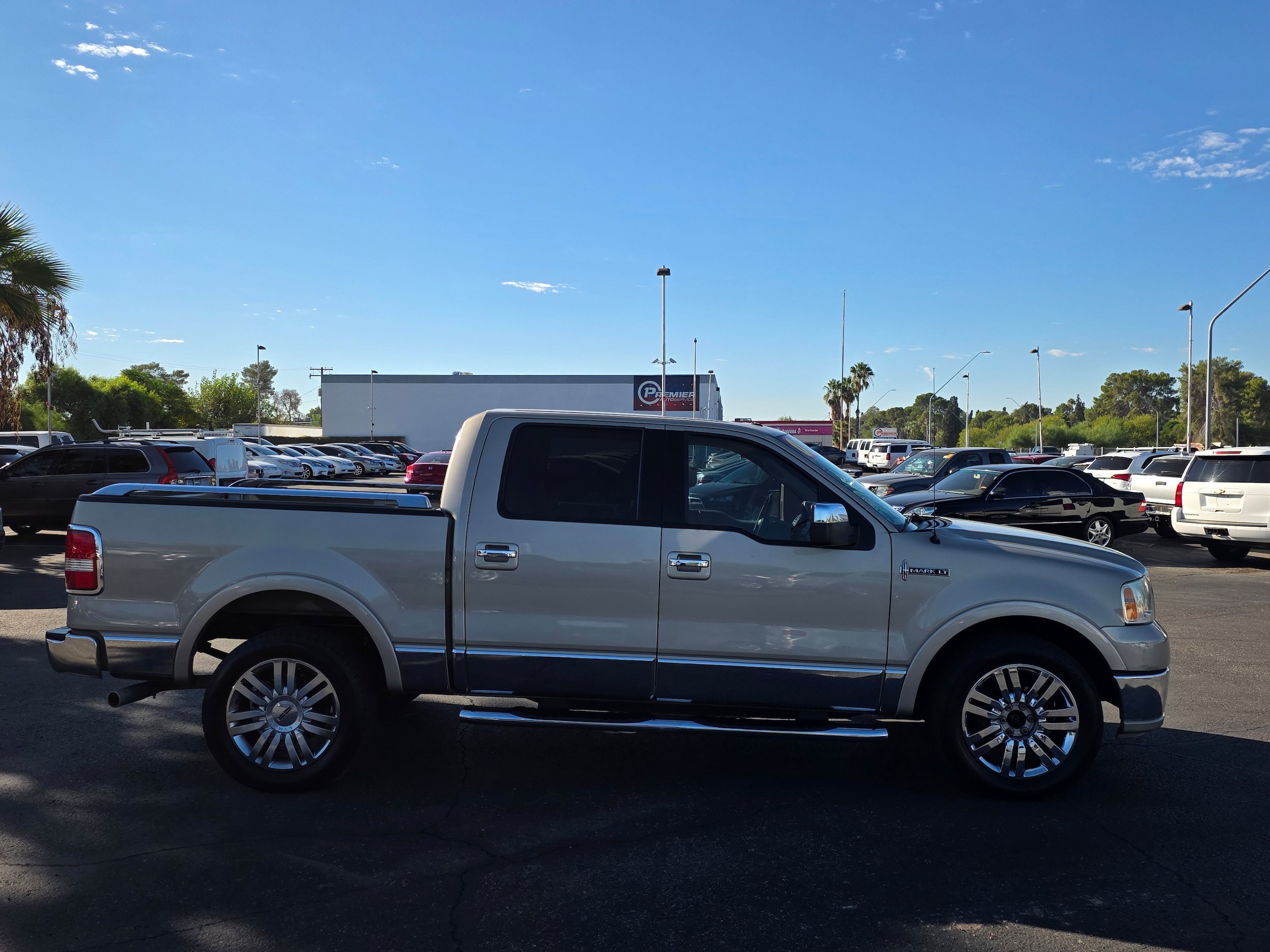 Used 2008 Lincoln Mark LT 2WD image 6