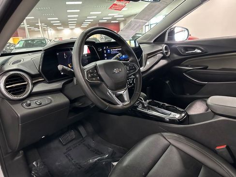 Used 2024 Chevrolet Trax ACTIV w/ Driver Confidence Package image 14