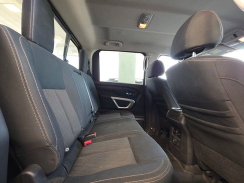 Used 2018 Nissan Titan SV w/ SV Convenience Package AWD/4WD image 30