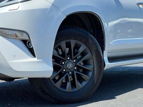 Used 2023 Lexus GX 460 Premium w/ Premium Package AWD/4WD image 2