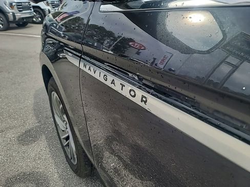 Used 2025 Lincoln Navigator Reserve image 10