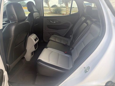 Used 2022 GMC Terrain SLT w/ Infotainment Package II FWD image 12