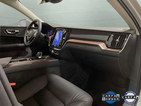 Used 2025 Volvo V60 B5 Cross Country Plus image 23
