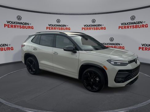 New 2026 Volkswagen Tiguan SE R-Line image 2