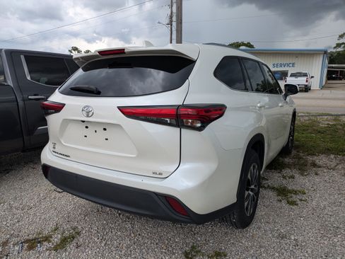 Used 2021 Toyota Highlander XLE FWD image 4