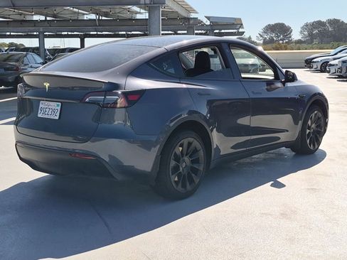 Used 2022 Tesla Model Y Long Range AWD/4WD image 5