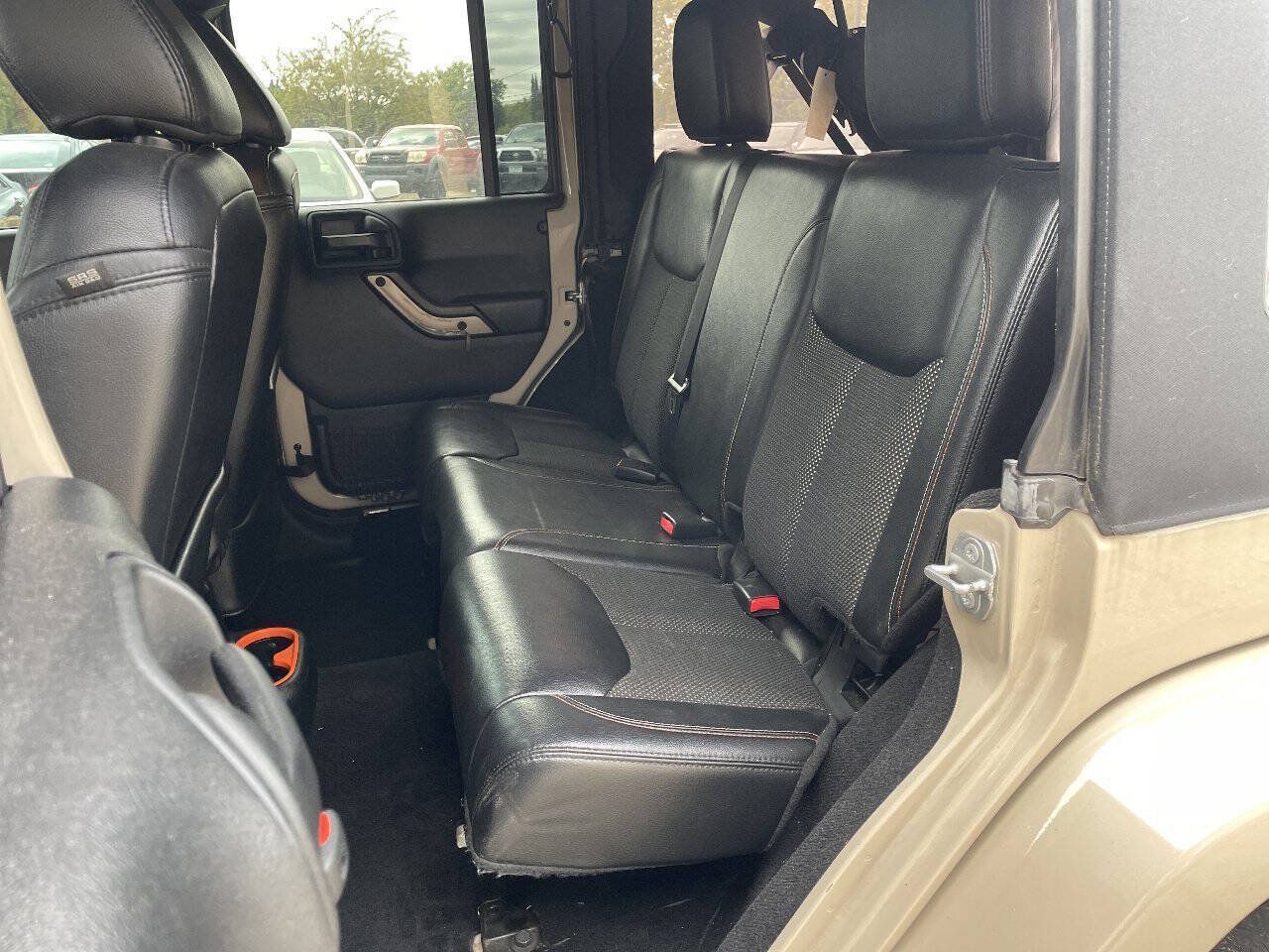 Used 2016 Jeep Wrangler Unlimited Sahara AWD/4WD image 26