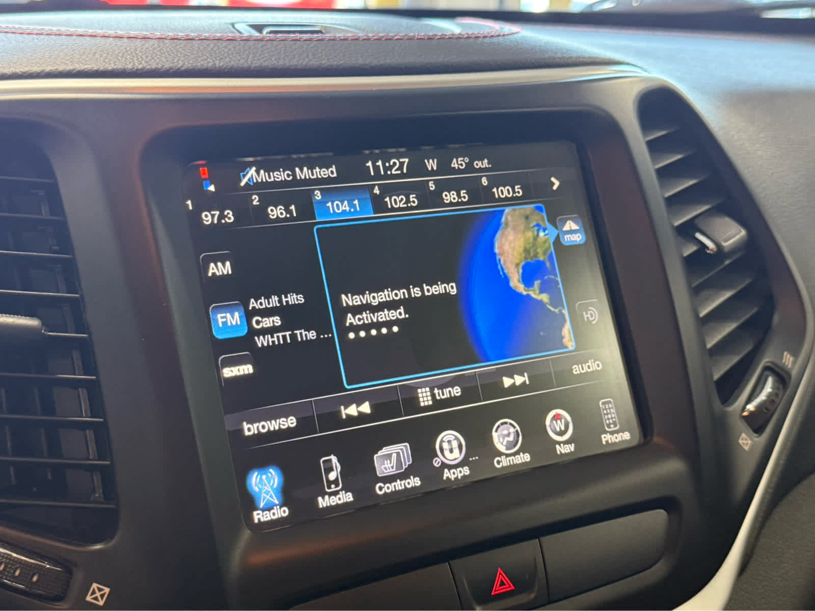 Used 2015 Jeep Cherokee Trailhawk w/ Leather Interior Group AWD/4WD image 34