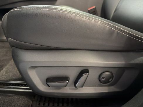 Used 2023 Nissan Rogue SL w/ SL Premium Package image 18