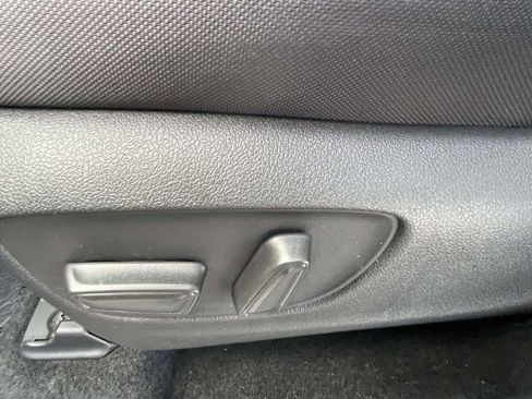 Used 2024 Toyota Highlander LE image 16