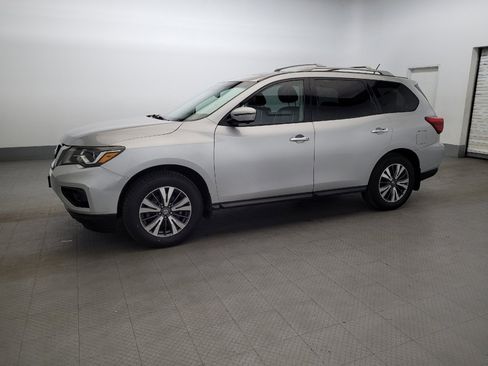 Used 2017 Nissan Pathfinder SL w/ SL Premium Package AWD/4WD image 2