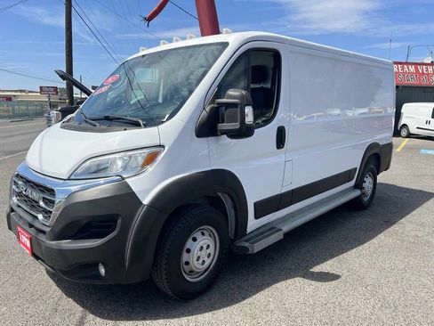 Used 2023 RAM ProMaster 2500 FWD image 3