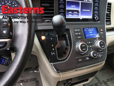 Used 2019 Toyota Sienna L FWD image 12