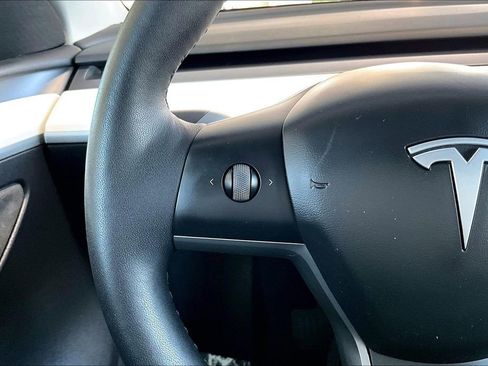 Used 2023 Tesla Model Y Long Range AWD/4WD image 11