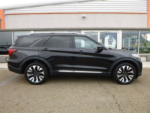 Used 2025 Ford Explorer Platinum w/ LUX Leather Package AWD/4WD image 4