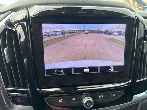 Used 2021 Chevrolet Traverse LT FWD image 26