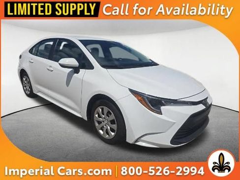 Used 2025 Toyota Corolla LE FWD image 1