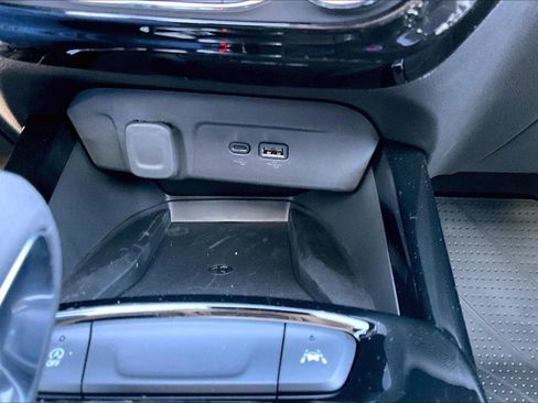 New 2026 Chevrolet Trax ACTIV w/ Sunroof Package FWD image 18