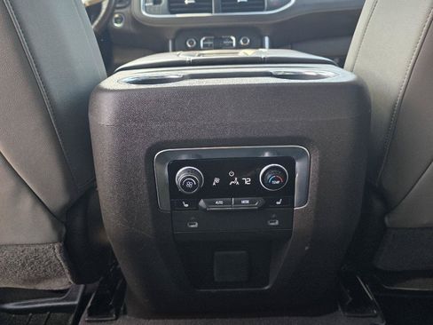 Used 2021 Chevrolet Suburban Z71 w/ Z71 Signature Package AWD/4WD image 15