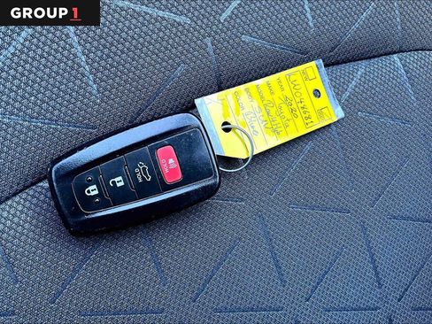 Used 2020 Toyota RAV4 XLE w/ Convenience Package image 15