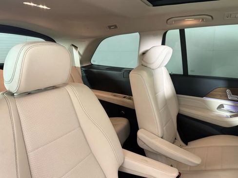 Used 2022 Mercedes-Benz GLS 450 4MATIC image 29