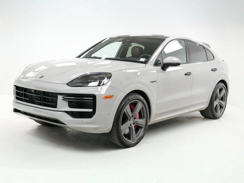 Used 2025 Porsche Cayenne Turbo AWD/4WD image 1