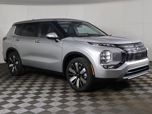 New 2026 Mitsubishi Outlander SE image 2