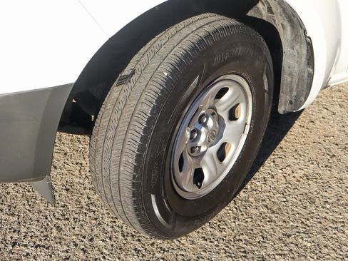 Used 2018 Nissan Frontier S image 41