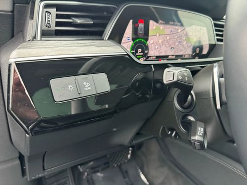 Used 2021 Audi e-tron Premium w/ Towing Package image 27