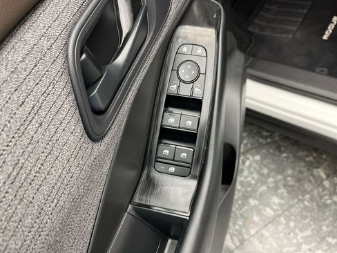 Used 2023 Nissan Rogue S image 7