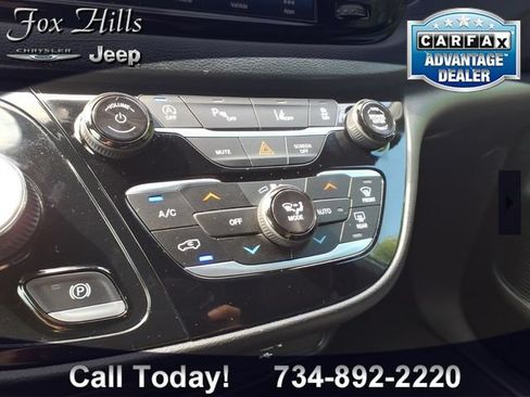 Used 2026 Chrysler Pacifica Select FWD image 23