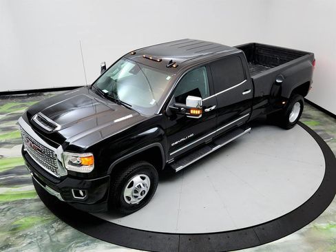 Used 2018 GMC Sierra 3500 Denali w/ Duramax Plus Package image 32