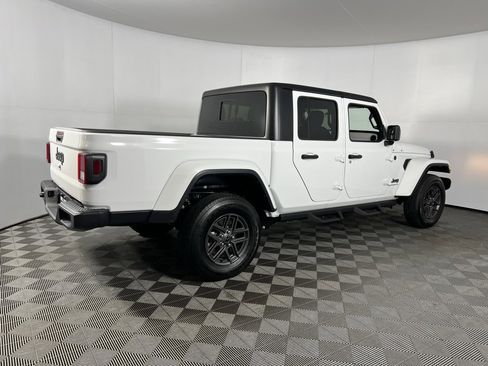 Certified 2024 Jeep Gladiator Sport image 6