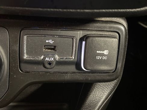 Used 2023 Jeep Renegade Latitude image 20