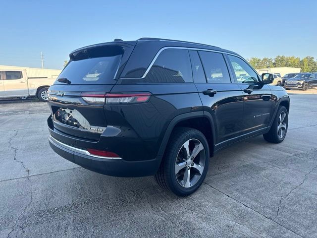 Used 2023 Jeep Grand Cherokee Limited w/ Luxury Tech Group II AWD/4WD image 5