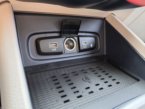 New 2025 Hyundai Venue Limited image 38