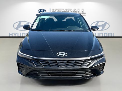 New 2026 Hyundai Elantra SE FWD image 2