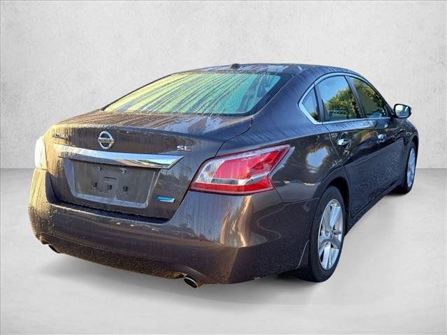 Used 2013 Nissan Altima 2.5 SL w/ Technology Pkg FWD image 5