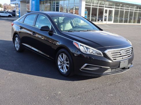 Used 2016 Hyundai Sonata SE image 2