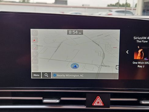 Used 2025 Hyundai Elantra Limited FWD image 17