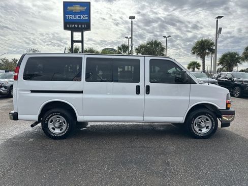 Used 2019 Chevrolet Express 3500 LT w/ LT Preferred Equipment Group image 17