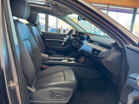 Used 2021 Audi e-tron Premium w/ Convenience Plus Package image 38
