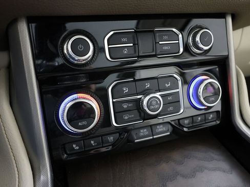 Used 2021 GMC Yukon Denali w/ Denali Premium Package AWD/4WD image 31