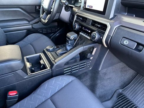 Used 2025 Toyota Tacoma SR5 AWD/4WD image 14