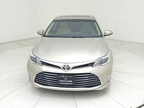 Used 2016 Toyota Avalon XLE Premium image 2