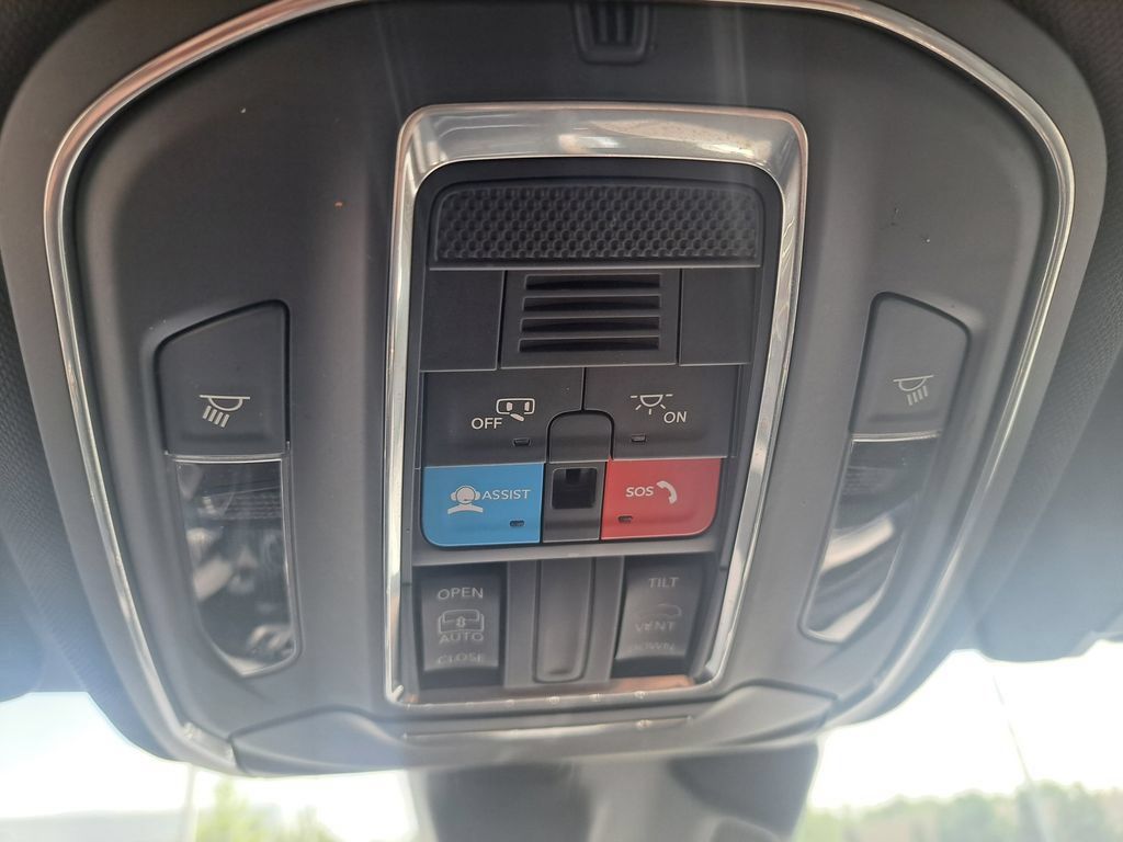 Certified 2025 Jeep Grand Cherokee Laredo X AWD/4WD image 23